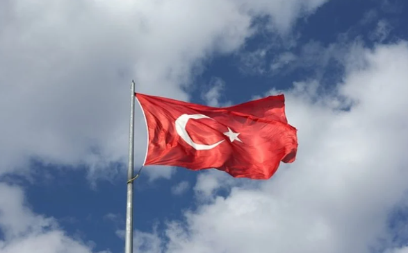 Turquia antecipa em um mês as eleições presidenciais